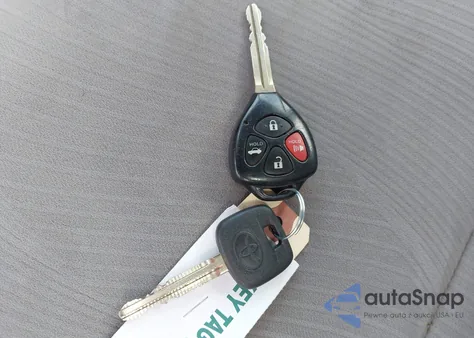 2011 Toyota Corolla Le z USA, uszkodzony, nr VIN JTDBU4EE2BJ096297